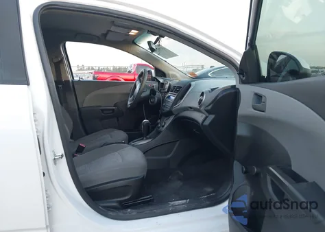 2015 Chevrolet Sonic Ls Auto z USA, uszkodzony, nr VIN 1G1JA5SH0F4146734